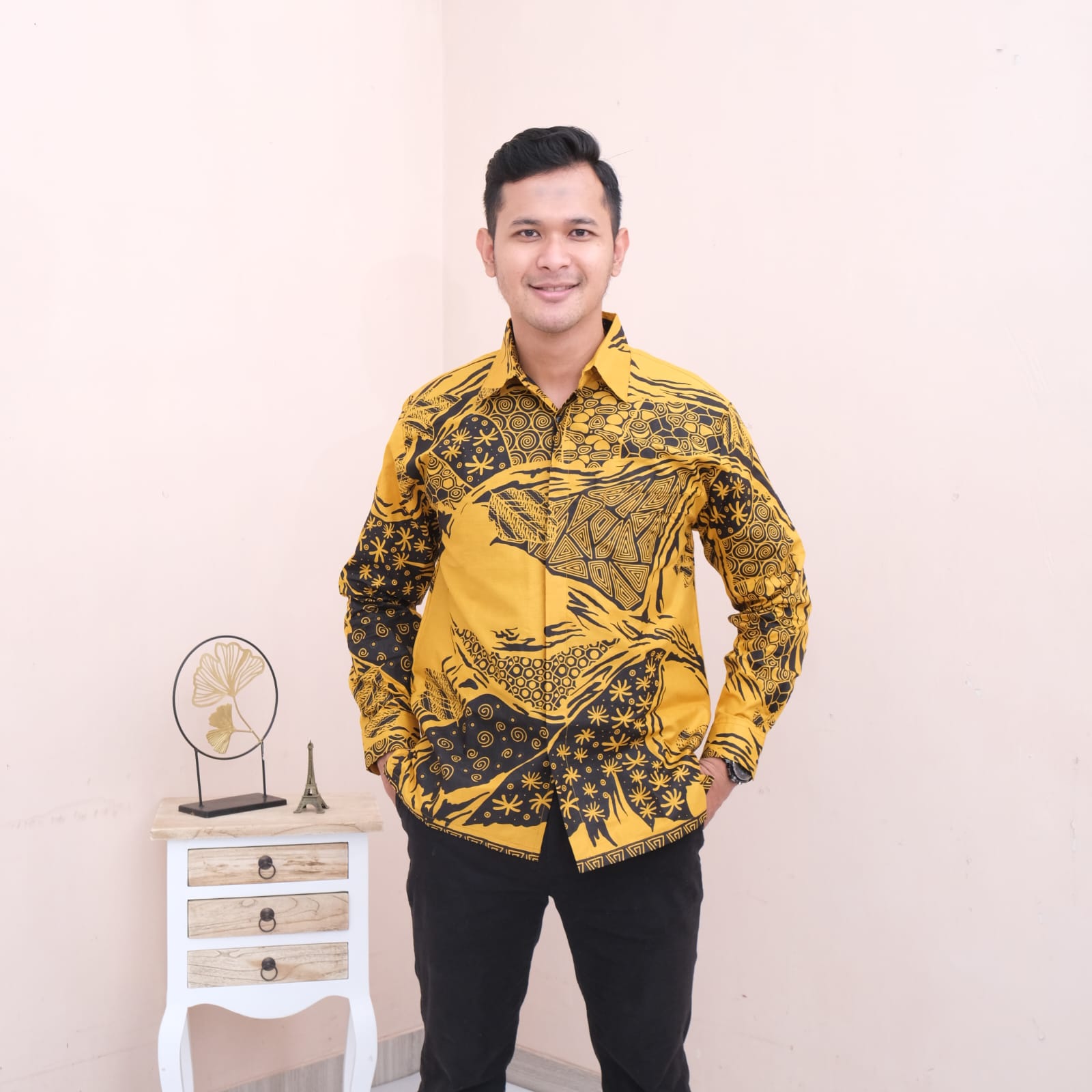 cover-ABSTRAK KUNING Kemeja Batik Pria Solo Lengan Panjang Lapis Furing BY BATIKSOLOAMANAH-1