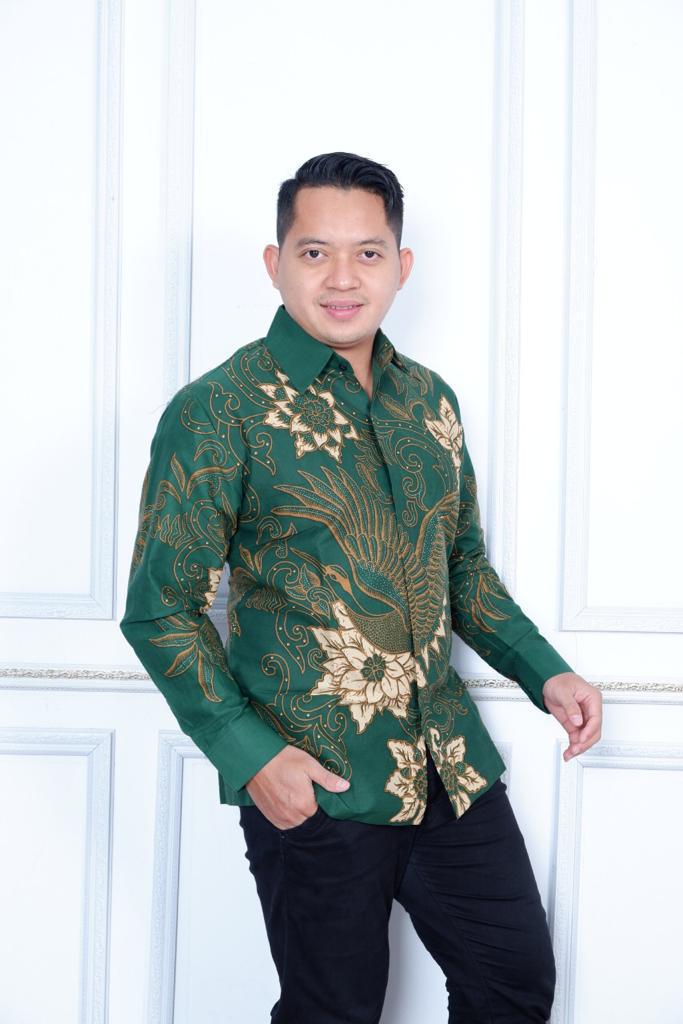 cover-KAMBOJA IJO Kemeja Batik Pria Solo Lengan Panjang Lapis Furing BY BATIKSOLOAMANAH-1