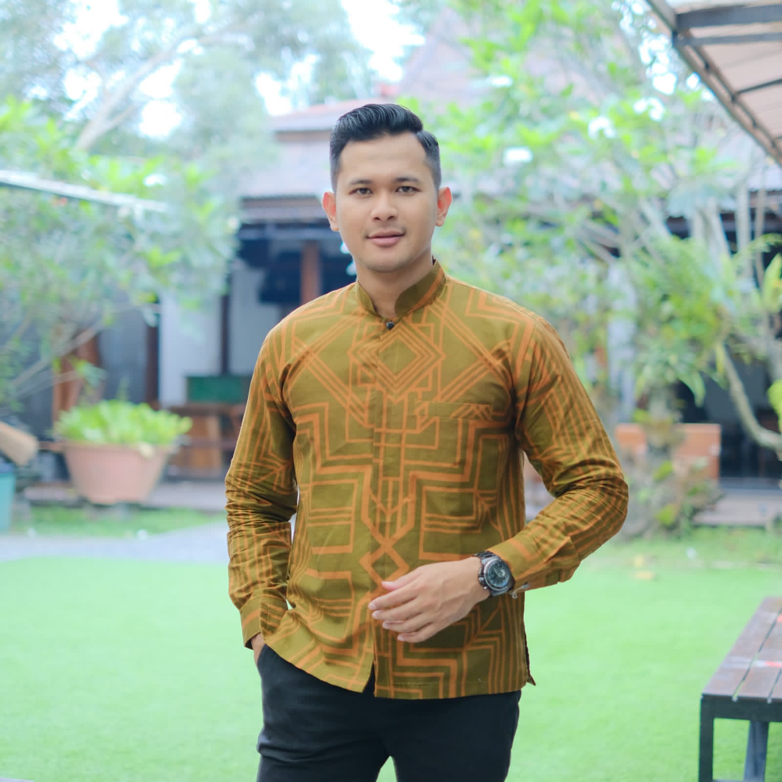 cover-KOKO LABIRIN SAGE Kemeja Batik Pria Solo Lengan Panjang Lapis Furing BY BATIKSOLOAMANAH-1