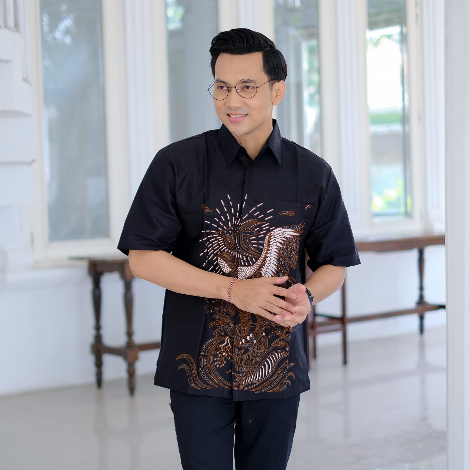 cover-LAKSAMANA ELANG Kemeja Batik Pria Solo Lengan PENDEK Lapis Furing BY BATIKSOLOAMANAH-1