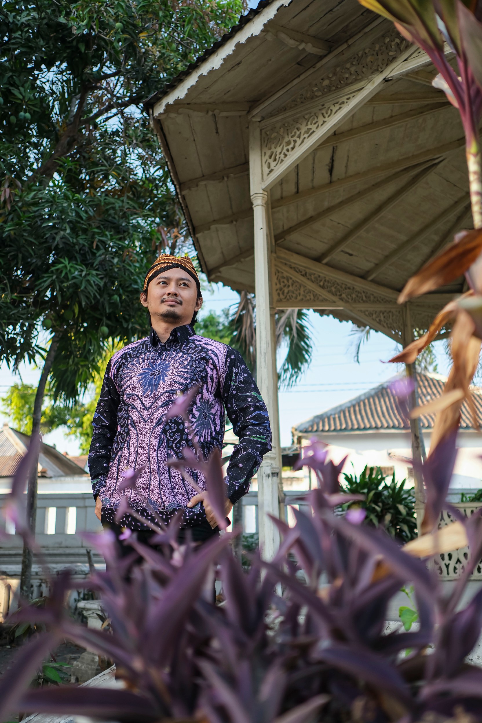 img-GITARJA UNGU LILAC Kemeja Batik Pria Solo Lengan Panjang Lapis Furing BY Mbahblangkonsolo-2