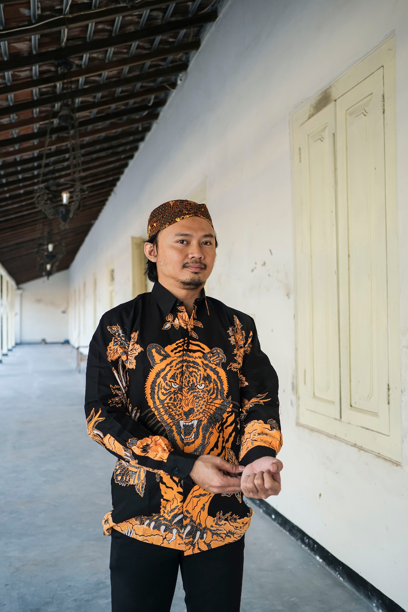img-HARIMAU KUNING Kemeja Batik Pria Solo Lengan Panjang Lapis Furing BY Mbahblangkonsolo-3