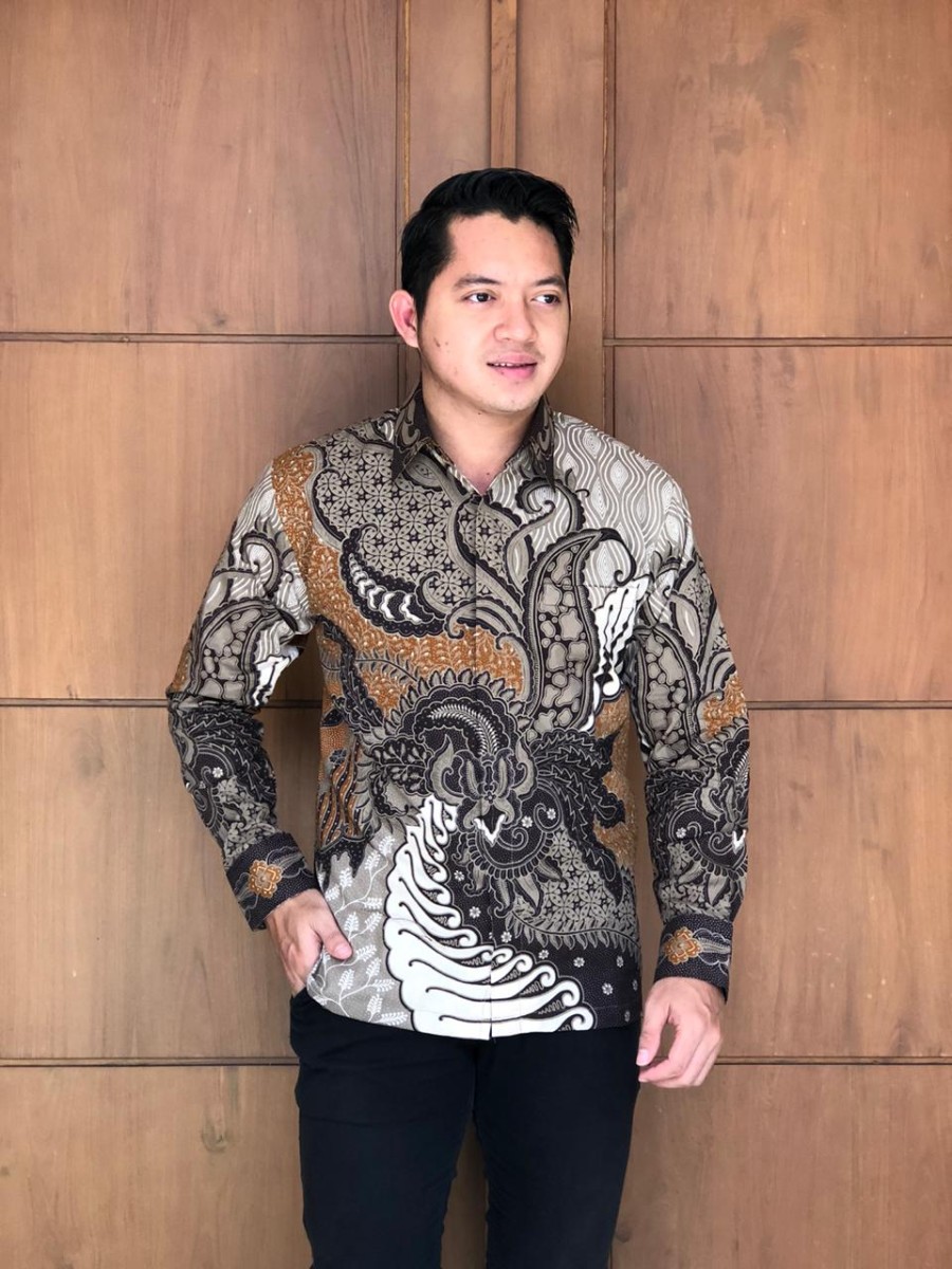 cover-Batik KRESNA Kemeja Pria Lengan Panjang Lapis Furing BY BATIKSOLOAMANAH-1