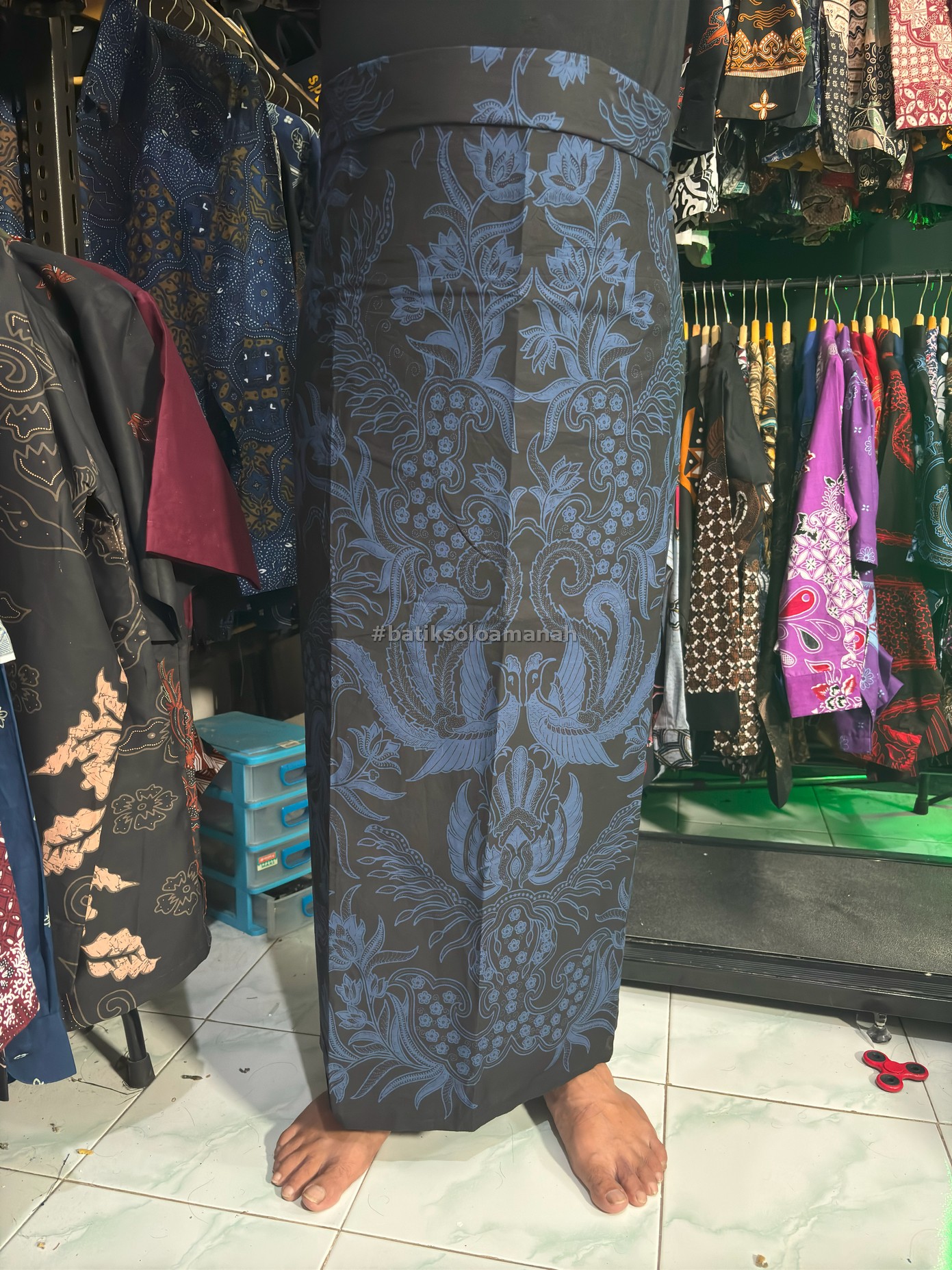 img-SARUNG BATIK SOLO GURDO LAWASAN KATUN HALUS PREMIUM MODERN BY BATIKSOLOAMANAH-2