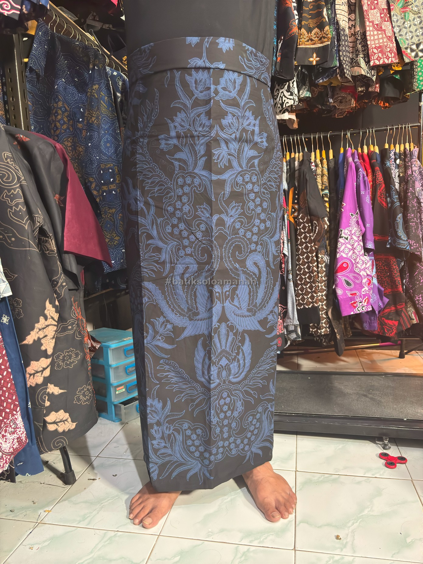 img-SARUNG BATIK SOLO GURDO LAWASAN KATUN HALUS PREMIUM MODERN BY BATIKSOLOAMANAH-3