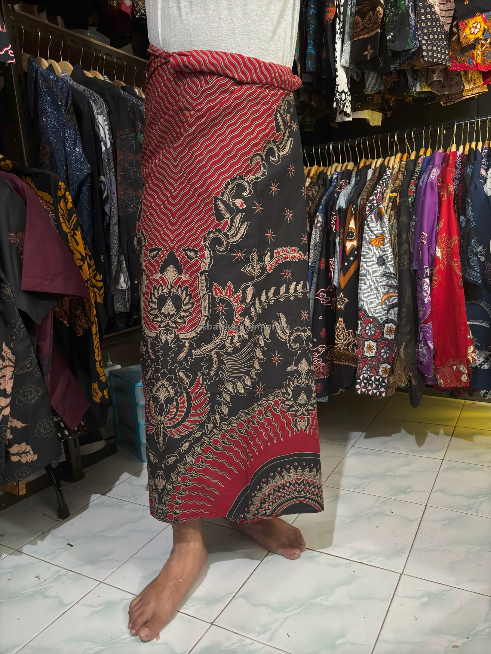 img-SARUNG BATIK SOLO TIRTONADI KATUN HALUS PREMIUM MODERN BATIKSOLOAMANAH-2