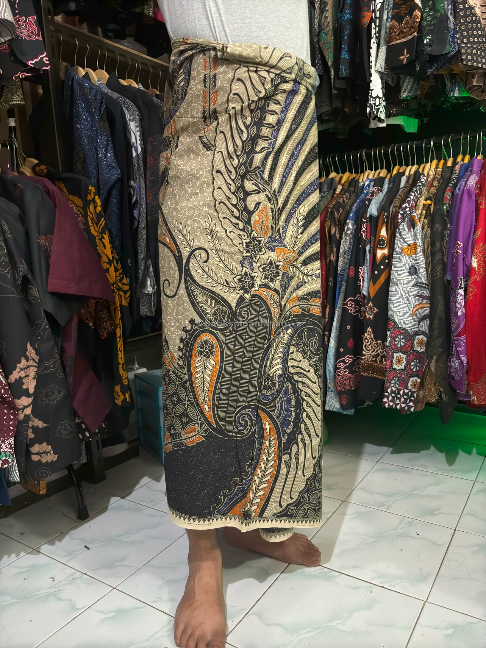cover-SARUNG BATIK SOLO KRESNA KATUN HALUS PREMIUM MODERN BATIKSOLOAMANAH-1