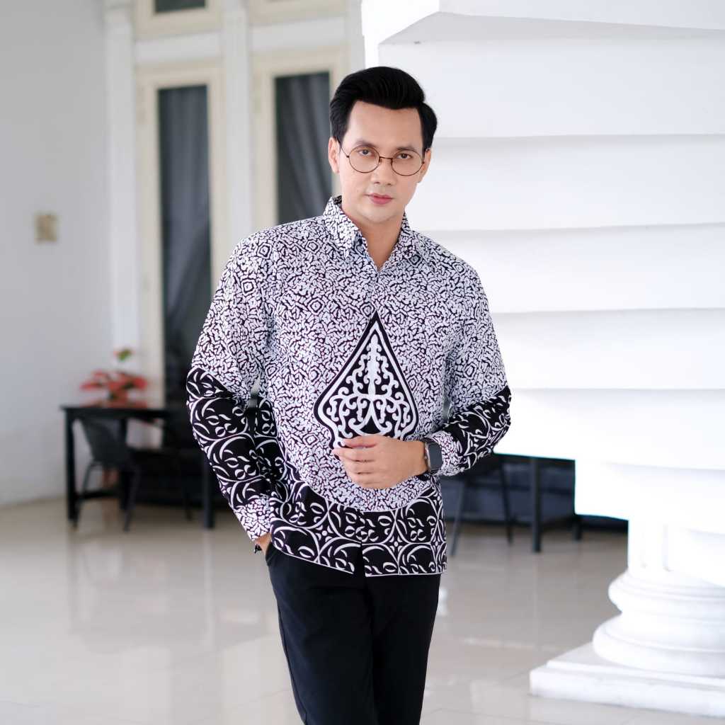 cover-GUNUNGAN PUTIH Kemeja Batik Pria Solo Lengan Panjang Lapis Furing By BATIKSOLOAMANAH-1