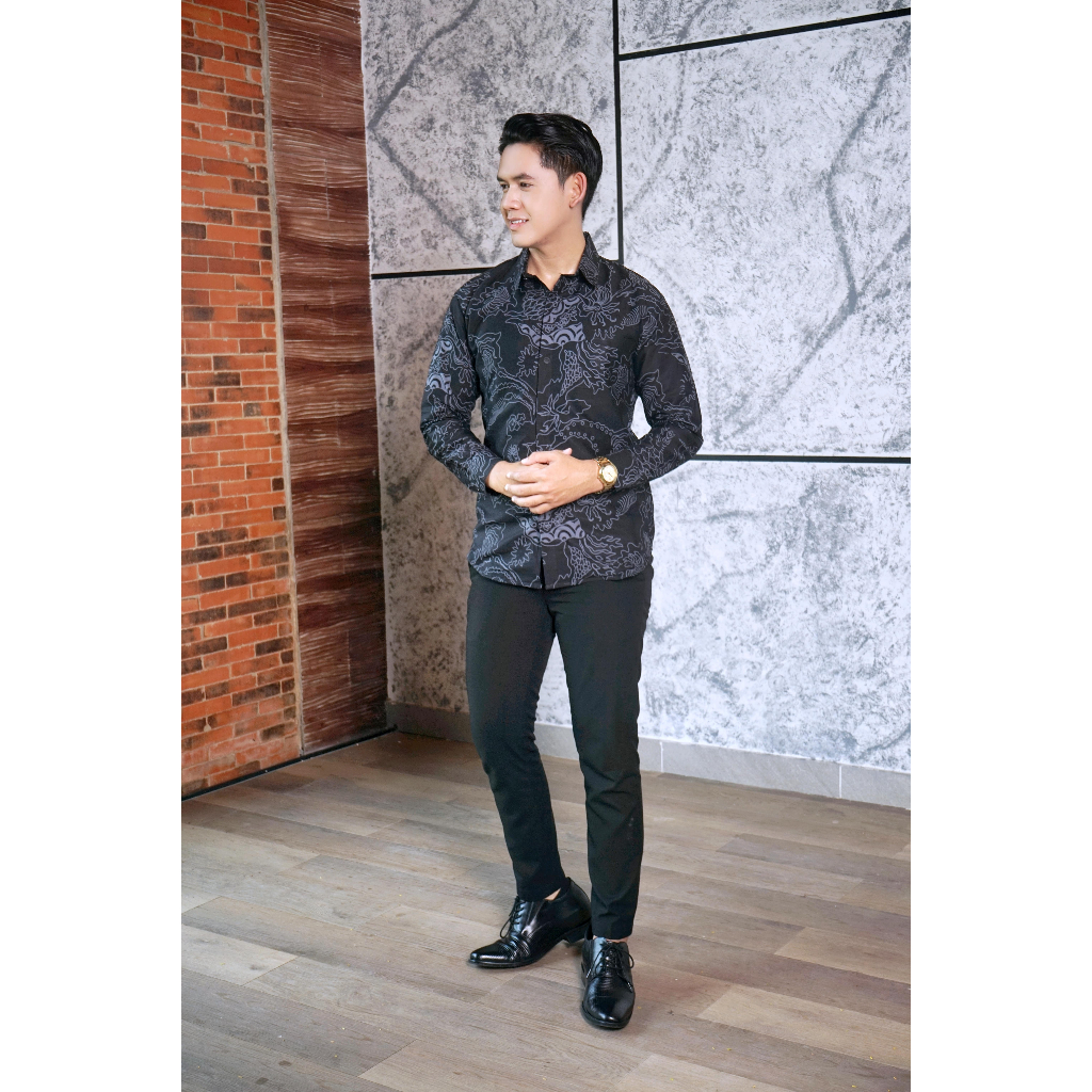 img-ABSTRAK KEMBANG ABU Kemeja Batik Pria Solo Lengan Panjang Lapis Furing By BATIKSOLOAMANAH-4