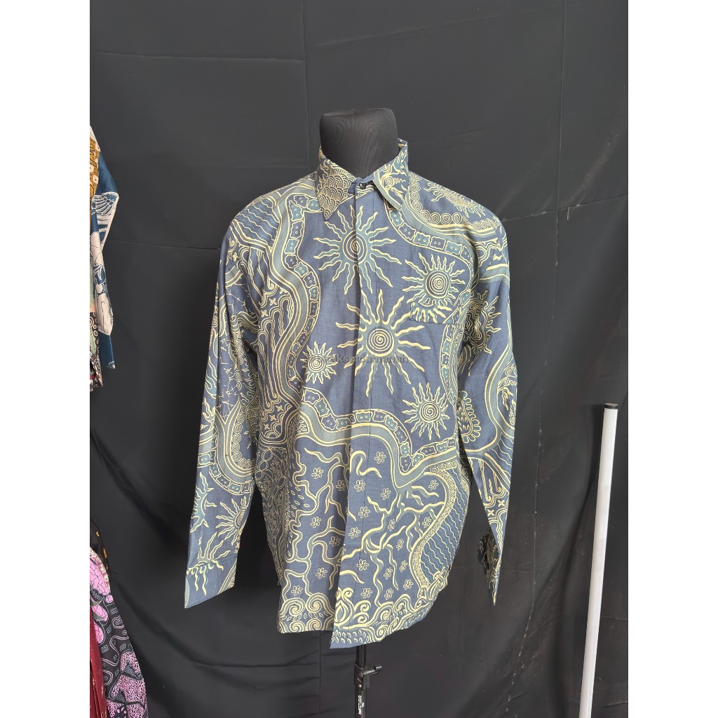 cover-ABSTRAK MATAHARI BIRU Kemeja Batik Pria Solo Lengan Panjang Lapis Furing PATUNG By BATIKSOLOAMANAH-1