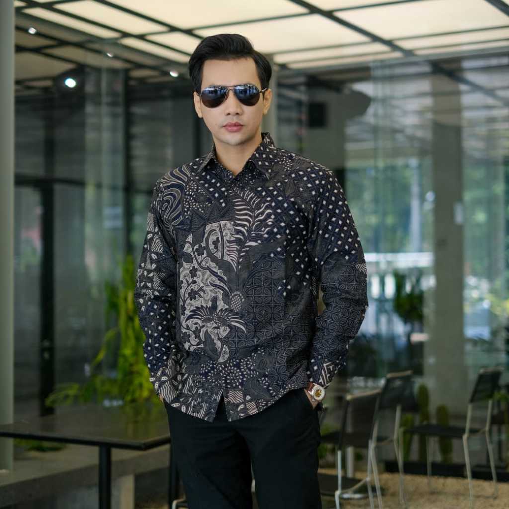 cover-KAWUNG PRASTOWO Kemeja Batik Pria Solo Lengan Panjang Lapis Furing By BATIKSOLOAMANAH-1