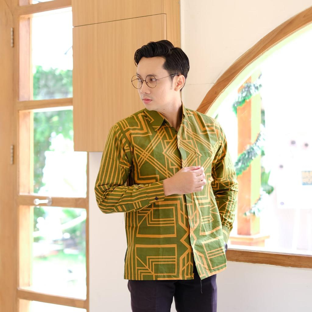 cover-LABIRIN SAGE Kemeja Batik Pria Solo Lengan Panjang Lapis Furing By BATIKSOLOAMANAH-1