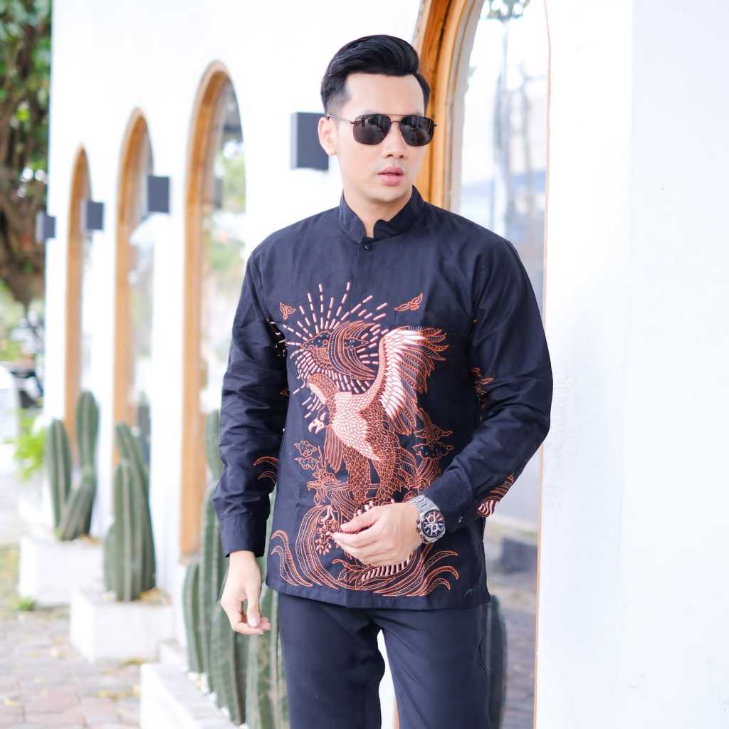 cover-KOKO LAKSAMANA ELANG Kemeja Batik Pria Solo Lengan Panjang Lapis Furing By BATIKSOLOAMANAH-1