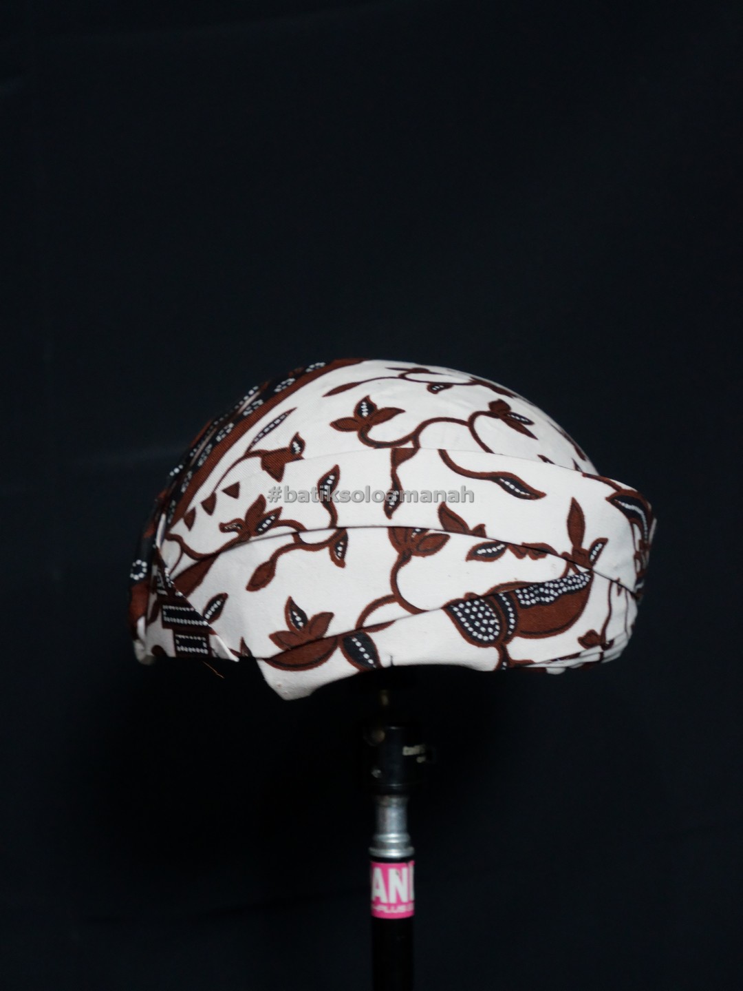 img-BLANGKON SOLO MOTIF KEMBANG GURDO PUTIH-3