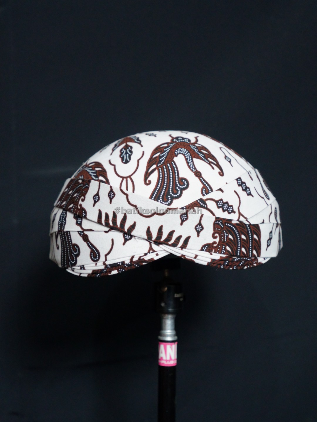 img-BLANGKON SOLO MOTIF WAHYU TUMURUN PUTIH-2